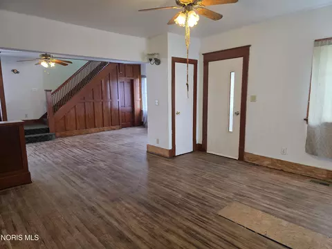Living - 131 W Maple St, Deshler, OH 43516 photo 3 of 7