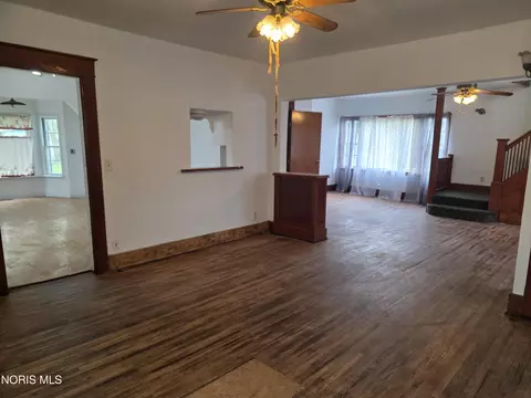Living - 131 W Maple St, Deshler, OH 43516 photo 4 of 7