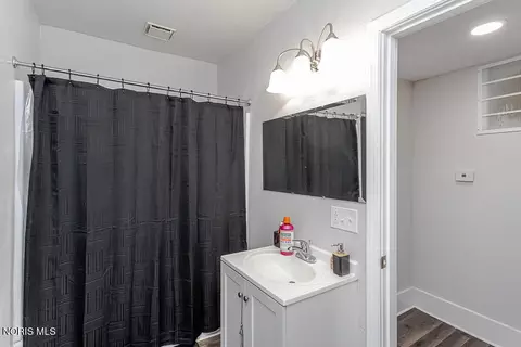 Bath - 628 Evesham Ave, Toledo, OH 43607 photo 3 of 3