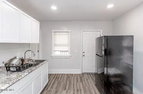 Kitchen - 628 Evesham Ave, Toledo, OH 43607 photo 5 of 6