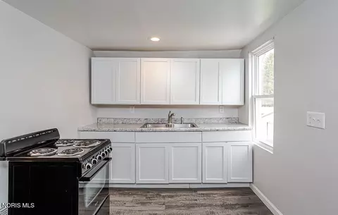 Kitchen - 628 Evesham Ave, Toledo, OH 43607 photo 2 of 6