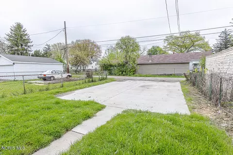 Exterior - 628 Evesham Ave, Toledo, OH 43607 photo 6 of 8