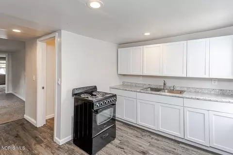 Kitchen - 628 Evesham Ave, Toledo, OH 43607 photo 3 of 6