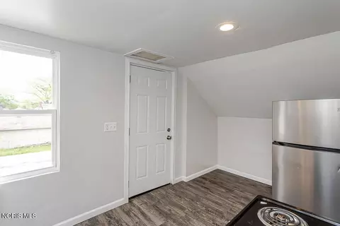Entry Way - 628 Evesham Ave, Toledo, OH 43607 photo 1 of 5