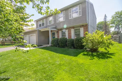 121 Foxhill Ln, Perrysburg, OH 43551