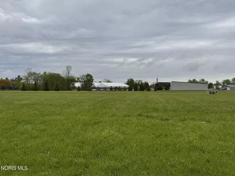 901 Stonehedge Dr, Bryan, OH 43506