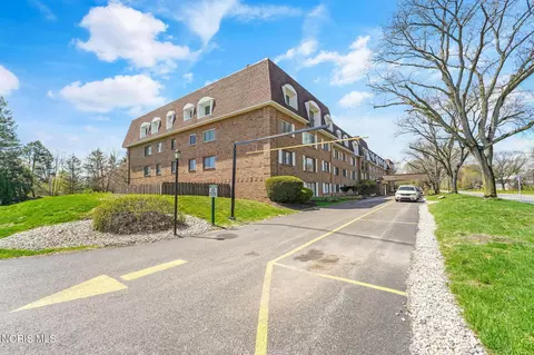 4343 W Bancroft St #4G, Ottawa Hills, OH 43615