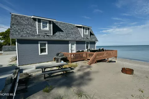 9881 W Locust Point Rd, Oak Harbor, OH 43449
