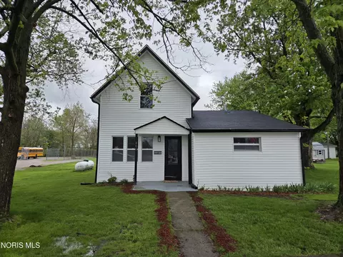 206 W Perry St, Grover Hill, OH 45849