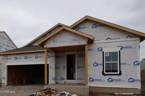 932 Creekside Ln, Bowling Green, OH 43402