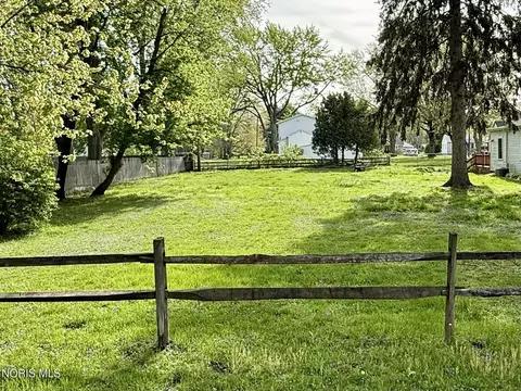 5836 Roan Rd, Sylvania, OH 43560