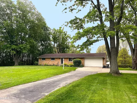 9749 Monclova Rd, Monclova, OH 43542