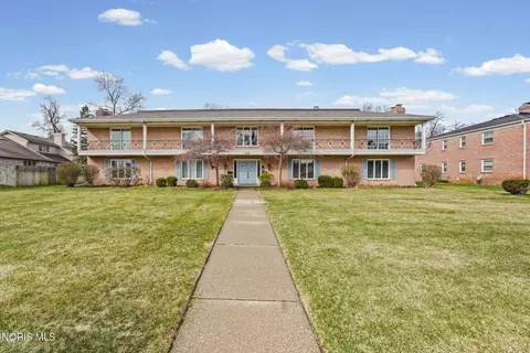 4025 Sherwood Forest Manor Rd #4, Toledo, OH 43623