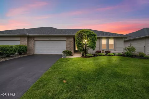 2535 Lake Vista Dr, Toledo, OH 43614