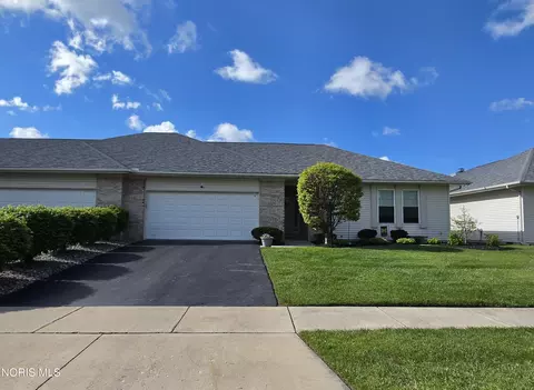 2535 Lake Vista Dr, Toledo, OH 43614