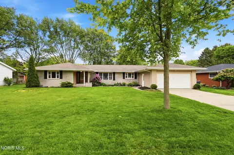 923 Lyn Rd, Bowling Green, OH 43402