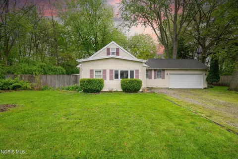 305 Roseanna Dr, Toledo, OH 43615
