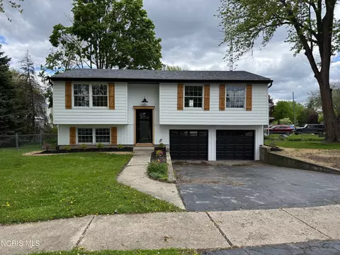 2912 Northshore Dr, Toledo, OH 43611