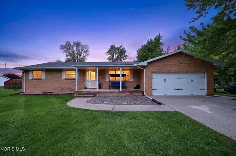2925 Seaman Rd, Oregon, OH 43616
