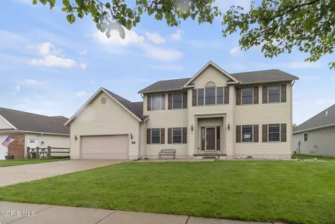 1702 Spring Forest Dr, Oregon, OH 43616