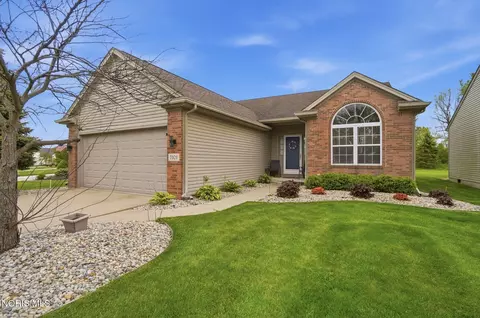7101 Offshore Dr, Maumee, OH 43537