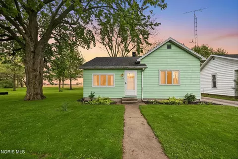586 Ames St, Elmore, OH 43416