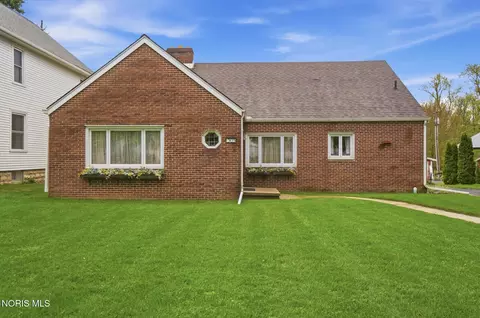 303 W Front St, Pemberville, OH 43450
