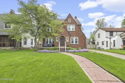 2310 Drummond Rd, Toledo, OH 43606