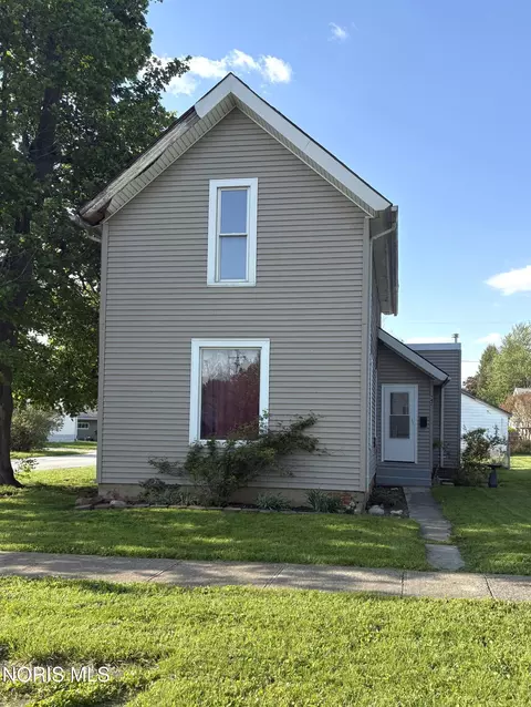 742 W Center St, Fostoria, OH 44830
