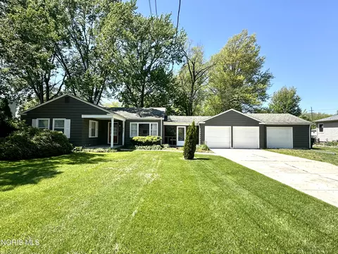 937 Fairview Ave, Bowling Green, OH 43402