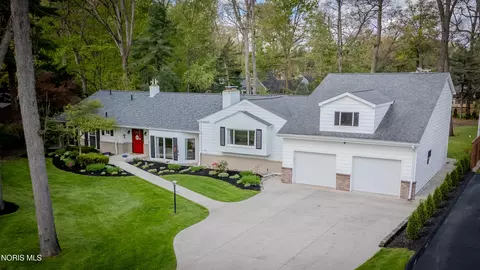 4241 Robinhood Ln, Toledo, OH 43623