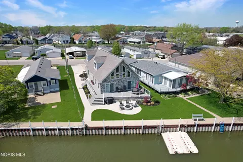1531 N Compass Ave, Port Clinton, OH 43452