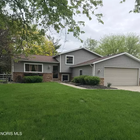 249 Birchdale Rd, Perrysburg, OH 43551