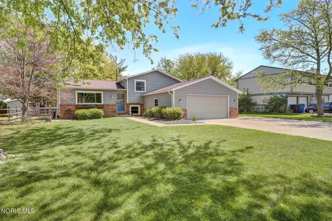 249 Birchdale Rd, Perrysburg, OH 43551