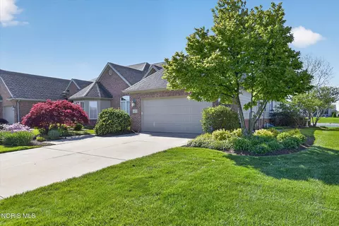 9209 Summer Song Ln, Sylvania, OH 43560