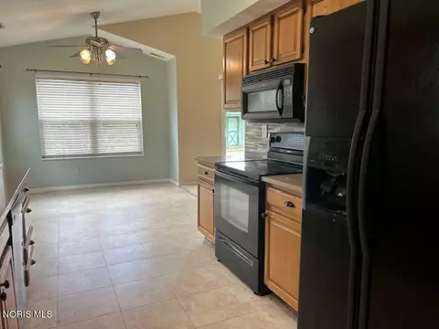 Kitchen - 1609 Colonial Ln, Bryan, OH 43506 photo 3 of 3