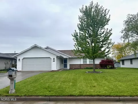 1609 Colonial Ln, Bryan, OH 43506
