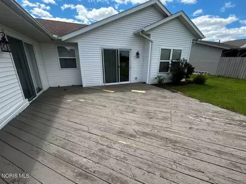 Exterior - 1609 Colonial Ln, Bryan, OH 43506 photo 2 of 3