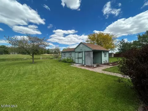 Exterior - 1609 Colonial Ln, Bryan, OH 43506 photo 3 of 3