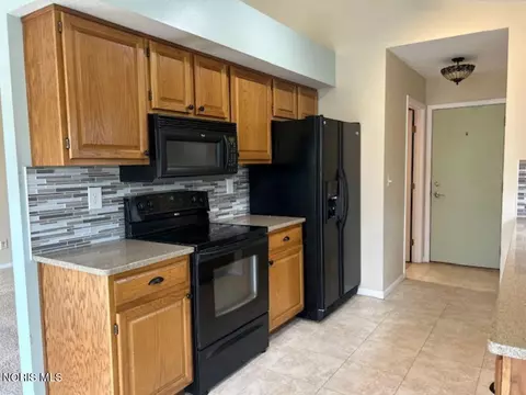 Kitchen - 1609 Colonial Ln, Bryan, OH 43506 photo 1 of 3