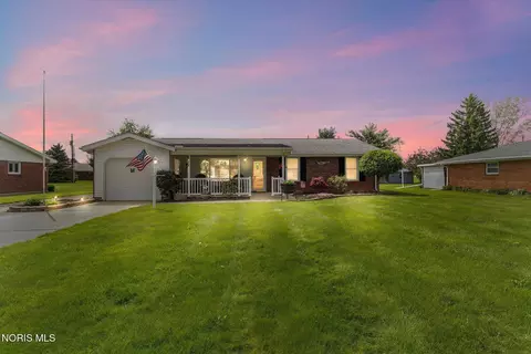 213 Beechwood Dr, Tiffin, OH 44883