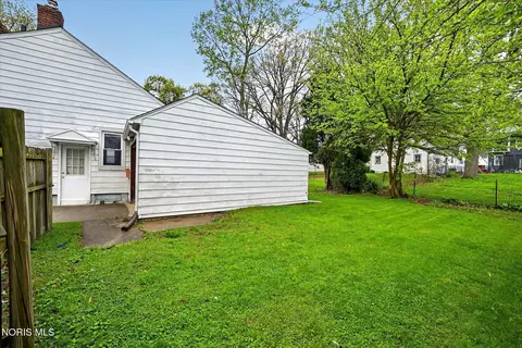 Exterior - 2120 Marlow Rd, Toledo, OH 43613 photo 9 of 12