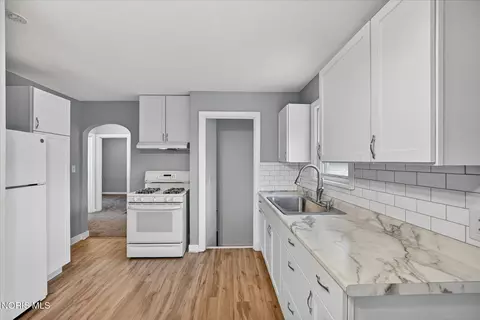 Kitchen - 2120 Marlow Rd, Toledo, OH 43613 photo 1 of 3
