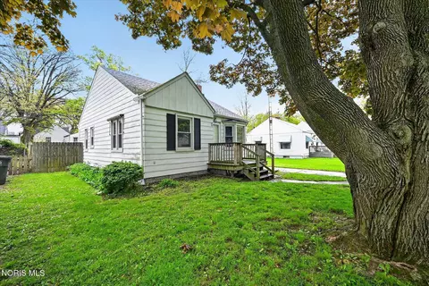Exterior - 2120 Marlow Rd, Toledo, OH 43613 photo 2 of 12