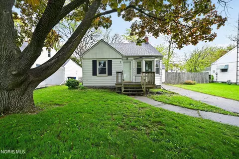 Exterior - 2120 Marlow Rd, Toledo, OH 43613 photo 3 of 12