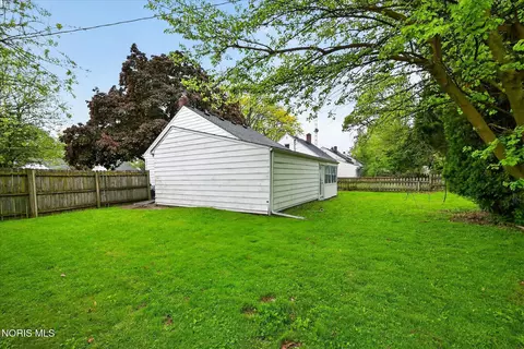 Exterior - 2120 Marlow Rd, Toledo, OH 43613 photo 10 of 12