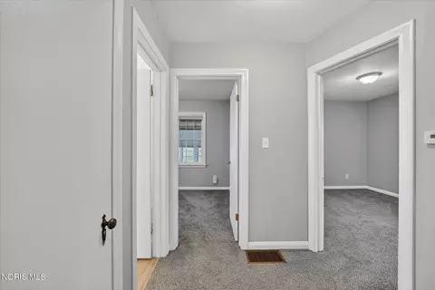 Entry Way - 2120 Marlow Rd, Toledo, OH 43613 photo 5 of 8