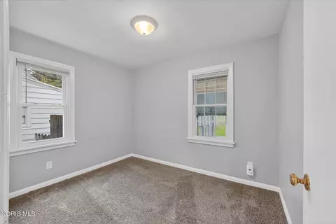 Bedroom - 2120 Marlow Rd, Toledo, OH 43613 photo 1 of 3