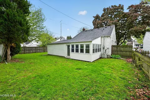 Exterior - 2120 Marlow Rd, Toledo, OH 43613 photo 8 of 12