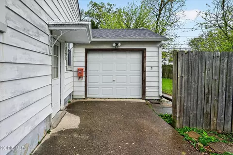 Exterior - 2120 Marlow Rd, Toledo, OH 43613 photo 12 of 12
